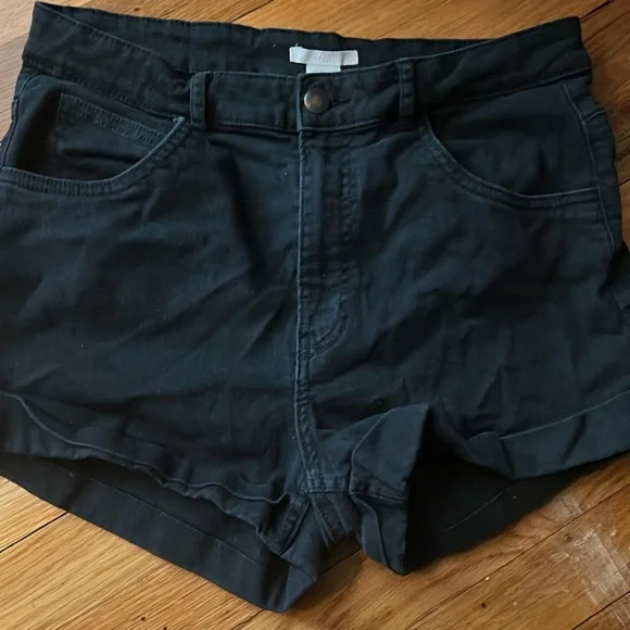 H&M black stretch denim type shorts size 10 EUC. - Picture 2 of 5